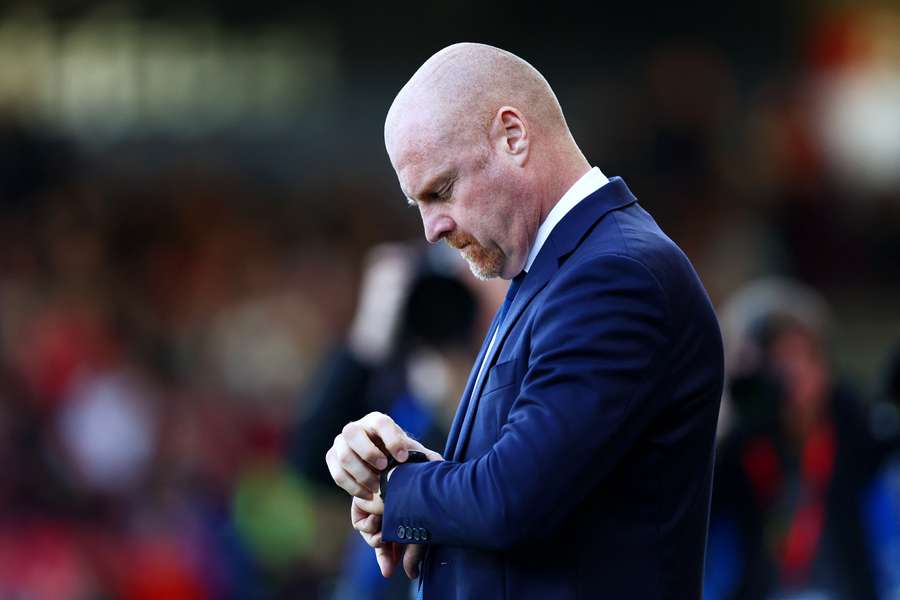 Sean Dyche checks his watch prior to the Premier League match between AFC Bournemouth and Everton
